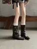 Primeiro encontro: fivela de cinto de couro de tubo largo, botas de salto grosso de cano médio, novos estilos outono/inverno, retrô e versáteis, com design de perna plissada