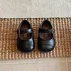 Zapatos de piel para bebé niña color vino tinto primavera nuevos 2026 zapatos sencillos para niña suela suave con falda zapatos de princesa 1--3 años