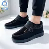 Venta al por mayor transfronteriza invierno 2026 felpa más grosor zapatos de tela de algodón estilo Pekín antiguo para hombre antideslizantes sin cordones para mediana edad y ancianos zapatos cálidos
