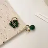 Brincos de contas verdes estilo Hong Kong retrô, elegantes, nicho, assimétricos, redondos, brincos da moda 2024 para mulheres
