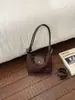 Bolsa Pequena Retrô Coreana Feminina Nova Moda Super Popular Bolsa de Mão Camurça Bolsa de Ombro Único Transversal para o Trabalho Tendência