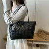 Bolsa de Mão Tendência Retro Transfronteiriça para Mulheres, Nova Bolsa de Ombro Trançada Cor Sólida Verão 2026, Bolsa de Ombro para o Dia a Dia