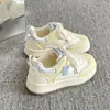 Tênis de treino retrô de nicho alemão para mulheres, novo modelo primavera/outono 2026, tênis casuais respiráveis, sapatos brancos