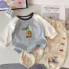 Camiseta de manga larga para niños ~ Nuevo estilo de primavera para niños, linda camiseta con bloques de color de dibujos animados, prenda básica elegante y moderna para bebé