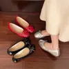 Zapatos de abuela elegantes de estilo francés cómodos de punta fina 2026, zapatos planos chic para mujer de punta cuadrada de charol piel suave nueva con lazo