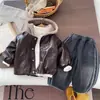 Conjunto de Roupas de Couro com Plus Veludo para Meninos Outono e Inverno Novo Estiloso Bebê Crianças Bebê Menino Roupas de Inverno Conjunto de Três Peças Espesso Quente