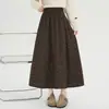 Foto real de saia feminina com estampa floral estilo francês, novidade outono 2026 cintura alta, corte A, emagrecedora, versátil, com caimento, saia longa tipo guarda-chuva