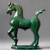 Adornos de caballo de cerámica al por mayor Tang sancai pequeño caballo rojo decoración del hogar artesanías caballo para el éxito caballo dragón verde cerámica cruda