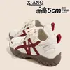 Sapatos Femininos de Couro Genuíno para Aumentar a Altura, Tênis de Treino Estilo Alemão, Novo Modelo Primavera 2026, Tênis Casuais Brancos Confortáveis com Solado Macio