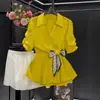 Bufanda de Seda Estampada Estilo Commuter Elegante Transfronteriza Europea y Americana Estilo Amazon para Mujer con Cuello de Solapa y Diseño ceñido a la cintura