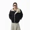 Chaqueta de algodón acolchada de invierno Magic Bear con cuello de piel sintética, con un diseño acolchado, una silueta estilo montaña y una estética clásica americana de "viejo dinero" con un cuello de lana de cordero.