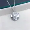 Colgante de Camelia Clásica con Circonita Microincrustada y Perla Natural de Agua Dulce Collar de Perlas de Moda para Mujer Venta al por Mayor de Perlas Zhuji