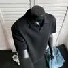 Camisa polo de estilo americano resistente con hombros rectos para hombre, camiseta de verano de manga corta deconstruida con cuello camisero, elegante y sofisticada con cuello en V y media manga