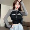 Camiseta de manga larga con cremallera y contraste de color para mujer, estilo retro americano, estilo chic, estilo otoñal, corte entallado, top corto.