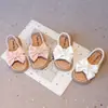 Sandalias para Niña 2025 Verano Nuevo Estilo Zapatos de Princesa con Lazo para Niña Pequeña Banda Elástica de Moda y Estilo Extranjero Zapatos de Playa de Moda