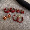 Otoño e Invierno Ankora Rojo Pendiente Pequeño para la Oreja Estilo Té Negro Retro de Alta Gama Pendientes de Anillo Emoxie Pendientes de Diseño Nicho Pendientes