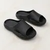 Pantuflas de hombre de diseño simple, modernas y populares, material EVA, cómodas con tacto suave, suela gruesa, resistentes al desgaste, resistentes a olores, transpirables y antideslizantes