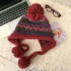 Gorro de Punto Estilo Fair Isle para Mujer con Circunferencia de Cabeza Grande para Otoño e Invierno, Gorro de Lana Estilo Étnico para Protección contra el Frío y Calidez, Gorro con Pompón para Adelgazar la Cara y Protección de Orejas