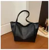 Bolso de mano retro súper popular transfronterizo, gran capacidad, nuevo modelo 2026, bolso de hombro casual para el día a día, bolso simple para llevar debajo del brazo