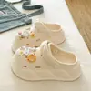 Redutor de Idade e Versátil Sapato Perfurado Gatinho Doce de Verão Feminino Roupa Externa Sola Grossa Aumento de Altura EVA Chinelo de Praia Fechado