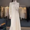 Vestido de Punto de Lana 100% Elegante, Holgado y Adelgazante para el Trabajo, con Cuello Alto Bordado y Botones, Nuevo para Otoño Temprano 2026