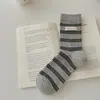 Meias estilo coreano para primavera e outono, com blocos de cor e estampa de letras, microcompressão, meias femininas pretas e brancas de cano médio, meias longas listradas respiráveis empilhadas