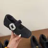Sapatos femininos versáteis de outono novos, estilo Mary Jane, com bico quadrado, laço, estampa de camélia, mistura de lã, aumento de altura, retrô, 2026