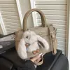 Bolsa de mão versátil de moda transfronteiriça para mulheres, novo outono de 2026, bolsa de ombro transversal casual simples vintage