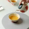 En el Bosque, Regresando a los Pinos: Juego de Té Kung Fu "Todo Sale Bien" con Diseño de Caqui Pintado a Mano, Una Tetera y Una Taza, en una Caja de Regalo de Alta Gama