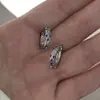 Pendientes de Plata de Ley S925 Estrella Azul de Cuatro Puntas Hebilla para Oreja Diseño de Nicho para Mujer Dulces y Frescos Combinan con Todo Pendientes Apilables Diarios y Clavos para Hueso
