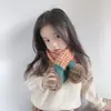 Bufanda de Punto con Bolas de Lana y Cuadrícula Tianzi para Niños, Cálida para Otoño e Invierno, para Niños y Niñas, Estilo Coreano, Conjunto de Bufanda de Moda, Niños de Moda