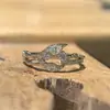 Diseño Exclusivo Deep Space Five Anillos de Boda de Lujo Ligero con Circonita para Mujer, Anillos Personalizados de Alta Gama con Flor y Luna Estelar, Apilables Nuevo Estilo