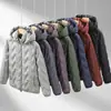 Chaqueta de Plumón Personalizada Otoño Invierno Hombres Mujeres con Capucha Desmontable Ligera Cálida Ropa Exterior Almacenamiento de Calor Ropa para Deportes al Aire Libre Estampado de Logo