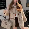 Abrigo de Lana de Cordero Estilo Otoño/Invierno 2026 para Mujer Hebilla de Cuerno Peluche Grueso de Piel Sintética Abrigo Cálido de Longitud Media
