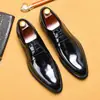 [Pré-venda, fora de estoque] Sapatos de couro brilhante de peça única para dropshipping, sapatos casuais de negócios em couro genuíno, bico fino, sola grossa, com aumento de altura, transfronteiriço