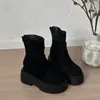 Falda de niña baja estatura adelgazante suela gruesa a juego nuevo estilo apiladas altas aumentar Otoño 2026 estilo botas retro botas cortas para mujer