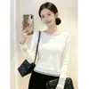 Camiseta de punto de manga larga para mujer de otoño e invierno, nuevo estilo 2026, suéter de punto hueco de nicho, top adelgazante para mujer