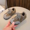 Sapatos de primavera para crianças, sapatos de prancha 2025, novos tênis antiderrapantes para meninas, sapatos Forrest Gump para meninos, sapatos de treinamento moral maré