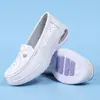 Estoque Disponível Sapatos de Enfermeira para Mulheres, Modelos de Primavera e Verão, Solado Macio, Respirável, Antiderrapante, Couro Genuíno, Sapatos Brancos de Trabalho Médico, Dropshipping de Comércio Exterior Transfronteiriço