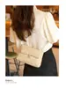 En Stock 2025 Nuevo Estilo Bolso Cuadrado Pequeño Bordado Personalizado Dulce Moda Bolso de Mujer Bolso de Hombro con Cadena de Cerradura Fabricante