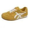 Nuevos Zapatos de Mujer Primavera y Otoño Piel de Ante Beige Zapatos de Entrenamiento Alemanes de Caña Baja Moda Retro Casual Suela de Goma Zapatos Forrest Gump