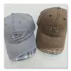 Gorra de béisbol a cuadros estilo coreano con borde deshilachado bordada con letras en inglés, moderna y versátil, diseño unisex de moda para primavera y verano