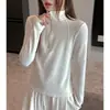 Camiseta feminina de manga longa com meio zíper estilo coreano de fábrica, coleção outono 2026, corte solto, gola alta pequena, pode ser usada como camada interna ou externa.
