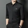 Nueva Camisa de Manga Larga con Relieve Sin Costuras para Otoño 2026 para Hombres Jóvenes y de Edad Media, Camisa Casual de Negocios para Papá