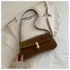 Bolsa de Axila de Nicho para Mulheres 2025 Novo Estilo Bolsa Feminina Moda Retro Veludo de Pele de Veado Bolsa de Ombro Fechadura Bolsa Quadrada Pequena