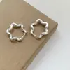 Brincos de Flor com Linha Simples para Mulheres 2026 Novo Estilo Quente Clipe de Orelha Nicho Temperamento Personalidade Versátil Acessórios de Brinco Modernos