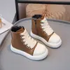 Tênis de Couro Estilo Coreano para Meninas Primavera e Outono 2024 Novos Casuais de Cano Alto Skate Shoes Botas Martin com Cadarço para Meninos Tendência