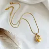 Colar Simples Vazado para Mulheres, Nova Moda Versátil Corrente Osso de Cobra, Elegante Corrente de Clavícula de Luxo Leve, Design de Gota d'Água com Toque de Alto Padrão na Cor Dourada