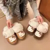 Pantufas de algodão macias, fofas e quentes com solas grossas, um novo design versátil para mulheres, adequadas para uso interno e externo no outono e inverno, com design de desenho animado e forro de fleece