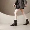 Primeiro Encontro Temporada Retro Francês Salto Grosso Botas de Cano Curto Femininas 2026 Inverno Novo Bico Quadrado Emagrecimento Botas Elegantes Versáteis